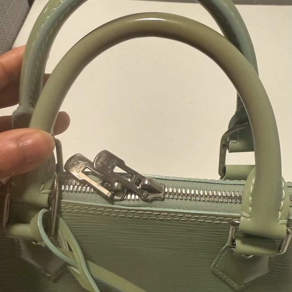 Green Satchel Handbag - Designer Style - Picture 6 of 7